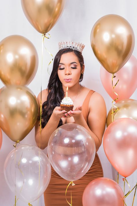 21st Birthday Photoshoot Ideas, Creative Birthday Photoshoot Ideas, Creative Birthday Photoshoot, 25th Birthday Ideas For Her, Black Color Hairstyles, Birthday Photoshoot Ideas, Birthday Cake Decorating Ideas, Color Hairstyles, Cute Birthday Pictures