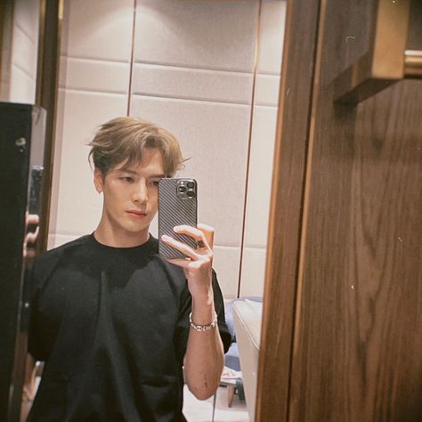 Jackson Wang on Twitter: "#MAGICMANWorldTour #Malaysia 2nd stop Had so much memories here Beautiful people❤️ thank u 🙏 . thank u for all the experience and i hope everyone who came to the show could feel the message. Find ur magic. . 3rd stop SINGAPORE ❤️🙏💋 Im here already. . #MAGICMAN #jacksonwang https://t.co/xDzDmk48NM" / Twitter Personajes Studio Ghibli, Magic Man, Got7 Jackson, Jackson Wang, The Message, Thank U, Pop Group, Boyfriend Material, Got7