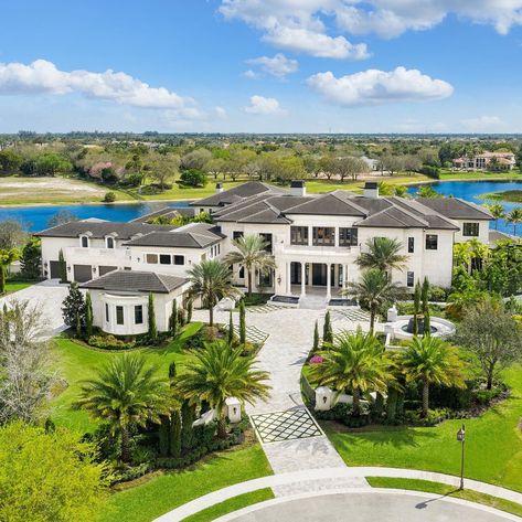 Luxury Homes on Instagram: “Newly listed by @senadaadzem for $23,000,000. 💎 The Rockybrook Estate in Delray Beach, Florida is an epic mega-mansion with world-class…” Florida Beach Mansion, Florida Mansions Luxury, Beach Mansion Exterior, Beachside Mansion, Mansion On The Beach, Beach Mansions, The Wynn Las Vegas, Mc House, Miami Mansion