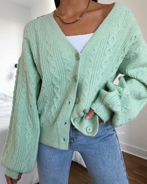 #green #vintage #ootd #outfit #winter Mint Cardigan Outfit, Cardigan Street Style, Green Cardigan Outfit, Vintage Winter Outfits, Sweater Cardigan Outfit, Mint Cardigan, Mint Green Cardigan, Winter Outfits Ideas, Vintage Ootd