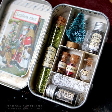 Pixie Hill: Christmas Magic Altoid Tins Mint Tin Crafts, Vintage Christmas Crafts, Altoid Tin, Altoids Tins, Altered Tins, Mint Tins, Matchbox Art, Vintage Christmas Images, Starry Nights