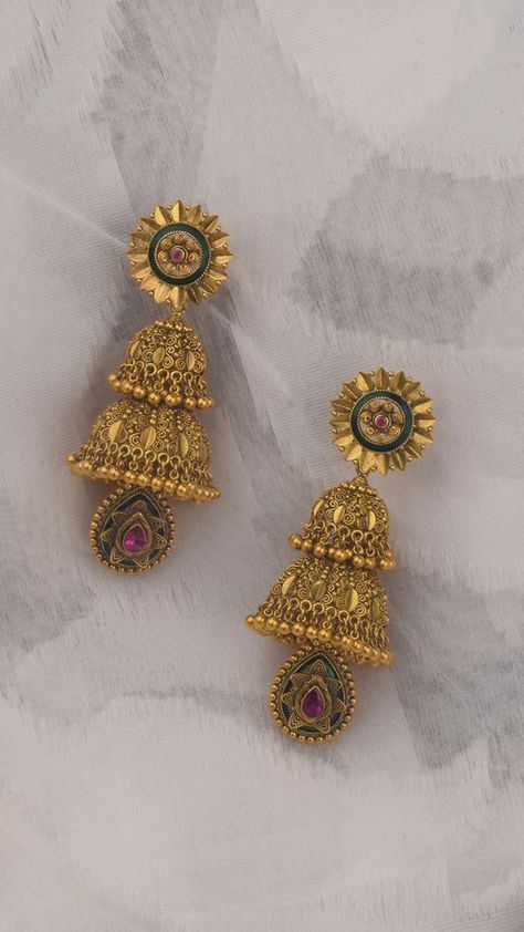 Sparkling Fashion: Gold Jhumka Earring designs latest 2019/ Gold buttalu Jumkha Earrings Gold Jewellery Designs, Jhumki Earrings Gold, Latest Gold Earrings, Gold Buttalu, Gold Hoop Earrings Style, Gold Earrings Design, Gold Jhumka, Gold Earrings Indian, Gold Jhumka Earrings