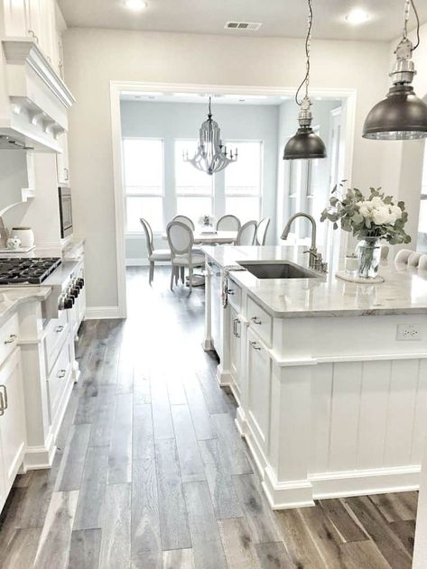 Model Dapur, Gray And White Kitchen, Farmhouse Kitchen Cabinets, Kitchen Cabinets Decor, Kitchen Cabinets Makeover, White Kitchen Design, Grey Kitchen Cabinets, Grey Kitchen, Trendy Kitchen