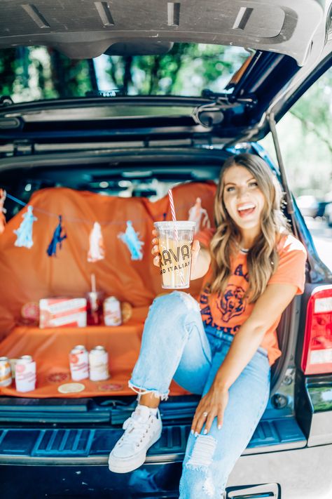 Inspo for your tailgate or tailgate collab ☺️🧡🏈 Tailgate Photoshoot, Tailgate Aesthetic, Photoshoot Inspo, Host A Party, Photo Inspo, Family Photos, Mood Board, Party Ideas, Photography