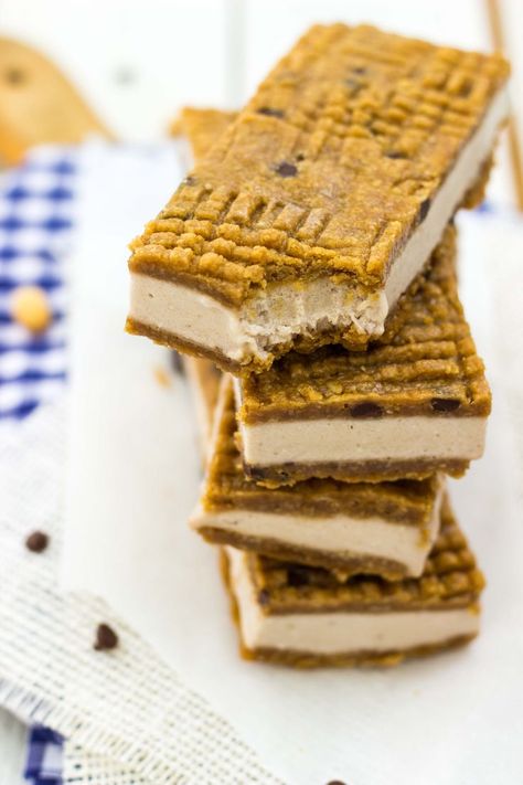 Peanut Butter & Banana Ice Cream Sandwiches {gluten free + vegan} #glutenfree #gf #vegan #icecream #dessert #healthy #healthfood #modere Banana Ice Cream Sandwich, Gluten Free Ice Cream Sandwich, Peanut Butter Banana Ice Cream, Peanut Butter And Banana, Peanut Butter And Chocolate, Ice Cream Sandwiches, Banana Ice Cream, Cream Sandwich, Bon Appetite