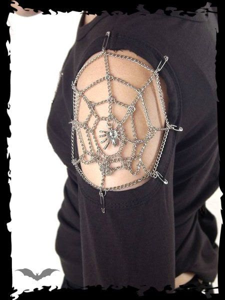 Spider Web Shirt, Queen Of Darkness, Mode Tips, Diy Vetement, Kleidung Diy, Ropa Diy, Gothic Jewelry, Dark Fashion, Goth Fashion