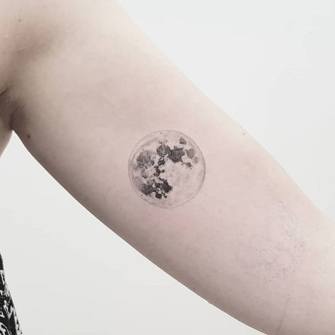 Realistic Moon Tattoo, Cosmos Tattoo, Full Moon Tattoo, Planet Tattoos, Strength Tattoo, Moon Tattoo Designs, Nordic Tattoo, Парные Тату, Disney Tattoo