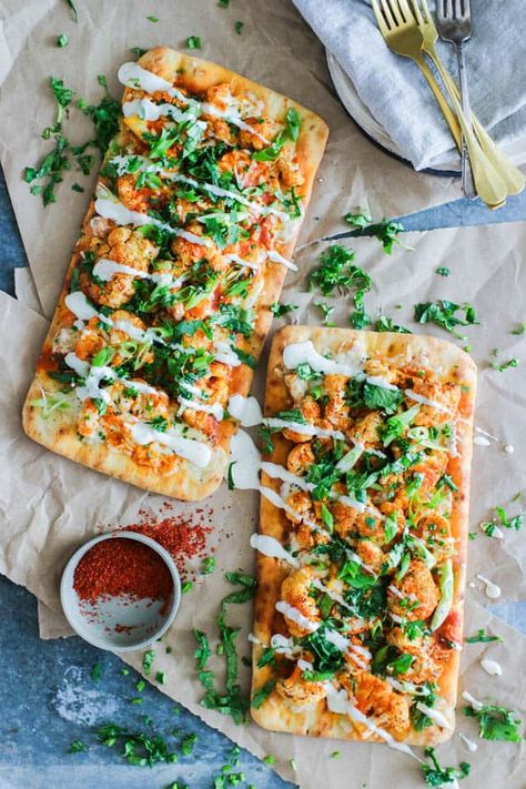 Roasted Buffalo Cauliflower Flatbread recipe and review of The Pretty Dish cookbook by Jessica Merchant. || Buffalo flavored roasted cauliflower, a plethora of melted cheeses, a drizzle of ranch, green onions, and chives on top of perfectly toasted flatbread! This meal is pretty much heaven for your tastebuds! || @thismessisours #vegetarian #glutenfree option Roasted Buffalo Cauliflower, Cauliflower Flatbread, Buffalo Bites, Vegan Flatbread, Buffalo Cauliflower Recipes, Savory Bread Recipe, Healthy Breakfast Snacks, Spiced Cauliflower, Flatbread Recipe