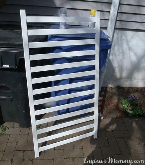 Just because your kids are older does not mean you have to get rid of their crib. #diy #decor #furniture #makeover Upcycle Crib, Rustic Outdoor Benches, Crib Spring, Crib Ideas, Old Cribs, Upcycle Diy, How To Make Headboard, Diy Crib, Diy Blanket Ladder