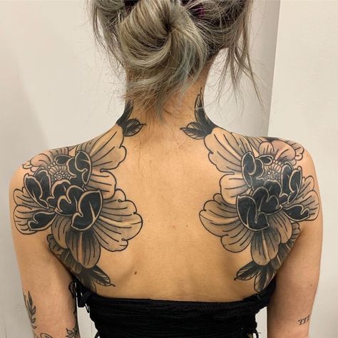 Backpiece Tattoo, Traditional Style Tattoo, Back Piece Tattoo, Back Of Shoulder Tattoo, Pieces Tattoo, Shoulder Tattoos For Women, Stomach Tattoos, Back Tattoo Women, Montreal Quebec