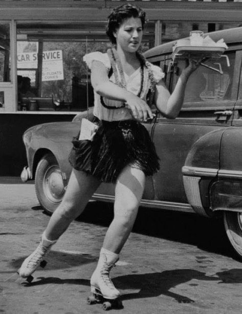 Roller skating carhop in the 1950s. Car Hop, Roller Girl, Old Car, Photo Vintage, Roller Derby, Roller Skate, Roller Skates, Roller Skating, Vintage Pictures