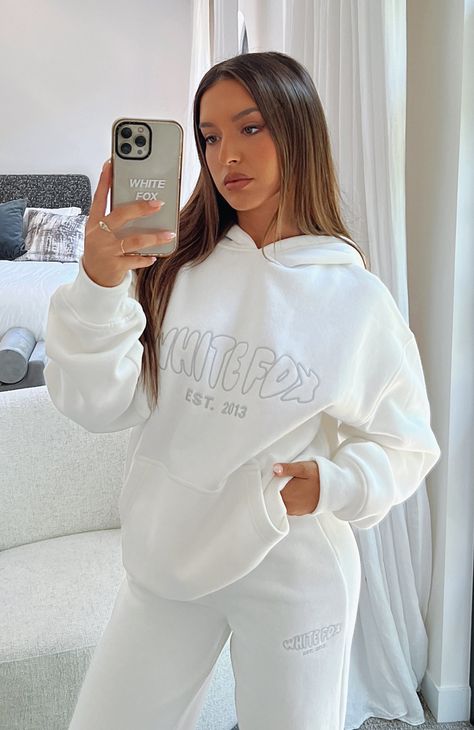 The Missed Flights Oversized Hoodie White. Head online and shop this season's latest styles at White Fox. Express delivery and AfterPay available. White Fox Boutique Sweat Sets, Nike Hoodies White, White Fox Boutique Hoodies, White Fox Boutique Sets, White Fox Boutique Clothes, Cheap White Hoodie, Elite Eleven, Comfy School Outfits, Fox Clothing