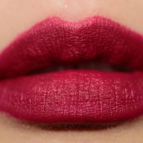 Berry Lipstick Makeup, Berry Lips Makeup, Wedding Lips, Matte Lipstick Shades, Berry Lipstick, Cream Highlighter, Sparkly Eyes, Berry Lips, Lip Swatches