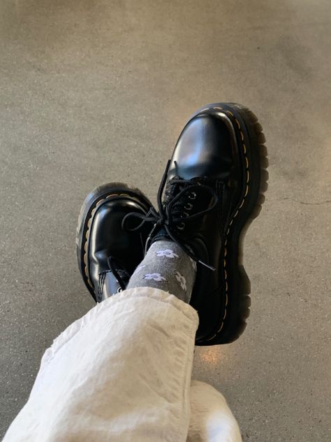 Platform Docs, 2024 Clothes, Book Outfits, Martin Shoes, Grunge Boy, Shoe Inspo, Doc Marten Oxford, Swag Shoes, Kpop Fashion Outfits