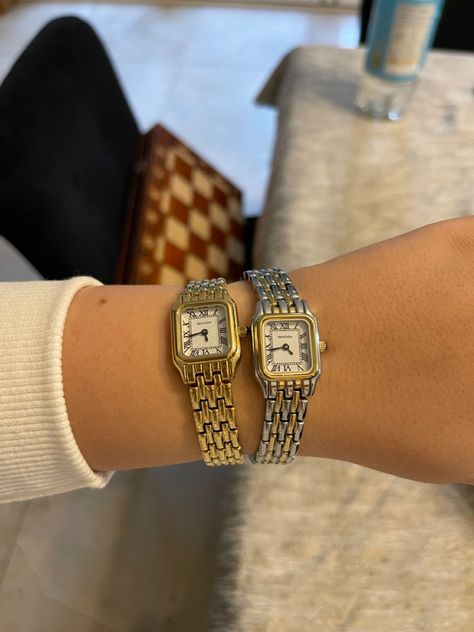 Accessories Old Money, Old Money Accessories, Fashion Classy Outfits, Gold Watch Vintage, Jisoo Cartier, Money Accessories, Vintage Cartier Watch, Vestidos Sport, Classy Accessories