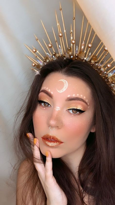 Sun Costume Makeup, Sun Makeup Halloween, Sun Costume Diy, Moon Inspired Makeup, Sun Goddess Costume, Greek Goddess Makeup, Halloween Backgrounds Wallpapers, Sun Costume, Sun And Moon Costume