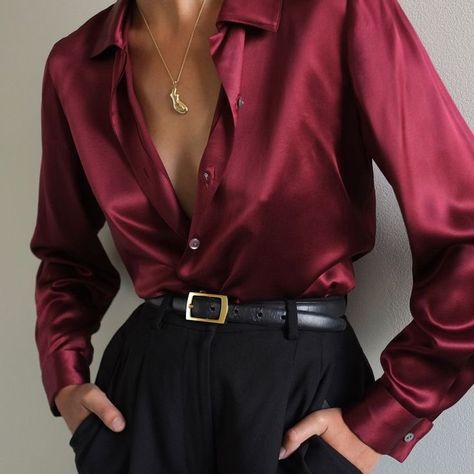 la femme dans l’art on Twitter: "satin blouses… " Silk Long Sleeve Blouse, Satin Bluse, Burgundy Blouse, Chique Outfits, Look Retro, Stil Inspiration, Outfit Trends, Ținută Casual, Modieuze Outfits