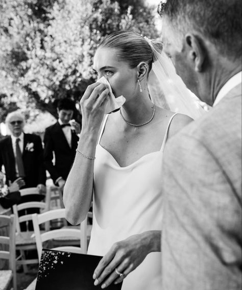 Hair Mood Board, Sanne Vloet, Minimalist Bride, Documentary Wedding Photography, Documentary Wedding, Wedding Photography Inspiration, Mr Mrs, Future Wedding, Wedding Inspo