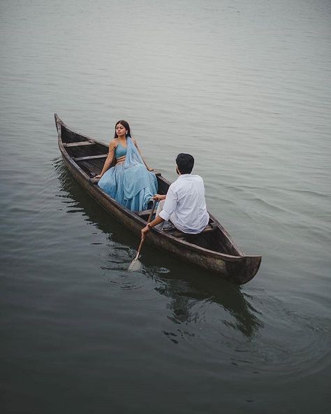 Kashmir Photoshoot, Kerala Photoshoot, Naman Verma, Young Couples Photography, Vintage Film Photography, Prewedding Shoot, India Street, Wedding Photoshoot Props, Pre Wedding Photoshoot Outdoor