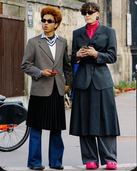 Paris Fashion Week 2022, Fall Menswear, Guys In Skirts, Old Man Fashion, Pfw Street Style, Fashion Week 2022, Paris Mens Fashion, Genderless Fashion, Mens Fashion Photography