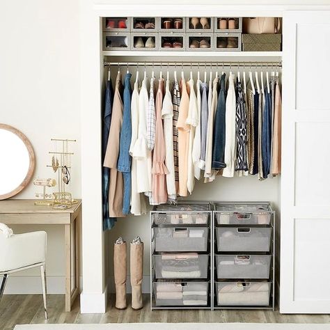 Womens closet Small Apartment Closet, Small Closet Design, Closet Planning, Organized Closet, Creative Closets, Clothes Closet Organization, Open Closet, Closet Drawers, Small Closets