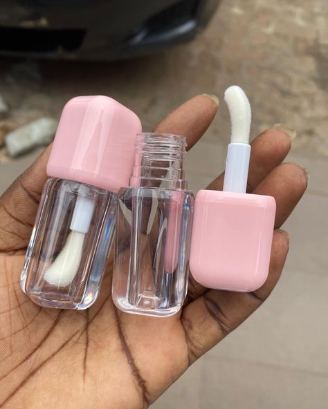 🔆 SQUARE SPOT LIPGLOSS TUBES 🔅 Price👇🏾 730# (a pcs) Moq -6pcs Size-5ml COLOR-pink Launching your cosmetics venture is now simpler than ever with @zoeys_line handling lip gloss wholesale, branding, packaging, and more. Order exclusively through our website for swift delivery: 3-5 days within Nigeria and 24 hours to 3 days within Benin. #GlamourWholesale #versagelbenin #wholesaletubesbenin #versagelnigeria #CosmeticWholesale #MakeupDistributor #BeautySupplyDeals #WholesaleGlow #CosmeticB... Small Business Cosmetics, Lipgloss Packaging Ideas, Lip Gloss Packaging Ideas, Lip Gloss Business Ideas, Lip Gloss Packaging, Lip Gloss Recipe, Lipgloss Tubes, Cosmetic Business, Lip Balm Packaging