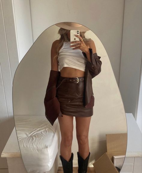 Brown Cowboy Boots Outfit, Cowgirl Lifestyle, Cowboy Boots Outfit, Brown Cowgirl Boots, Brown Cowboy Boots, Vintage Cowboy Boots, Spring Boots, Cowboy Outfits, Brown Aesthetic