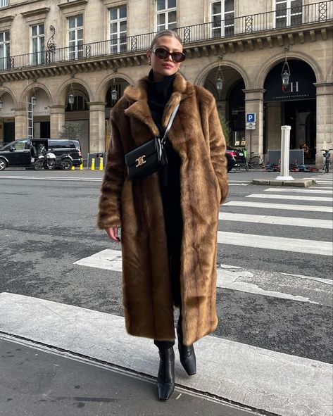 Long Brown Fur Coat Outfit, Fur Trench Coat Outfit, Long Fur Coat Outfit, Faux Fur Coats Outfit, Brown Fur Coat, Fur Coat Outfit, Long Fur Coat, Long Faux Fur Coat, Mob Wife