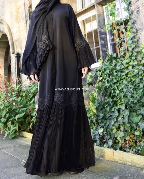 Abayas Boutique on Instagram: “BACK IN STOCK ALERT  NEW LAVISH FLUTTER OPEN ABAYA  The best of AbayasBoutique craftsmanship, with an abundance of ruffled pleated chiffon…” Abayas Style, Abaya Designs Dubai, Burkha Designs, Burqa Designs, Abaya Noir, Habits Musulmans, Black Abaya Designs, Design Abaya, Mode Abayas