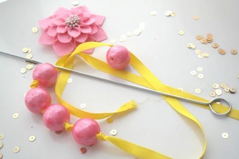 Learn How to Make This Easy Gumball Necklace! It's a fun party activity for a girl's birthday party and doubles up as a gorgeous party favor too! See more party ideas and share yours at CatchMyParty.com #catchmyparty #partyideas #gumballnecklace #partyavtivity #partyfavor #girlbirthdayparty Gumball Necklace, Floating Diamond Necklace, Necklace Diy, Cluster Necklace, Gold Diamond Necklace, Solitaire Necklaces, Girl Birthday Party, 14k Gold Necklace, Valentines Necklace