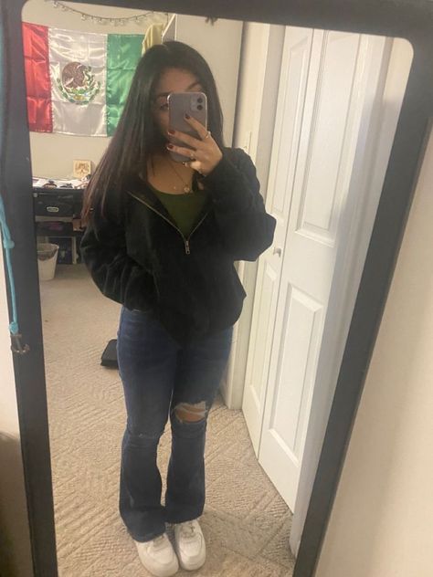 Aesthetic Back To School Outfits 2023, Jeans And A Top Outfit, Vaquera Outfit School, How To Style A Black Zip Up Hoodie, Copy N Paste Latina Outfits For School, Outfit Ideas For School Latina, Cute Latina Outfits For School, Latina Clothes Style, School Outfits Mexican