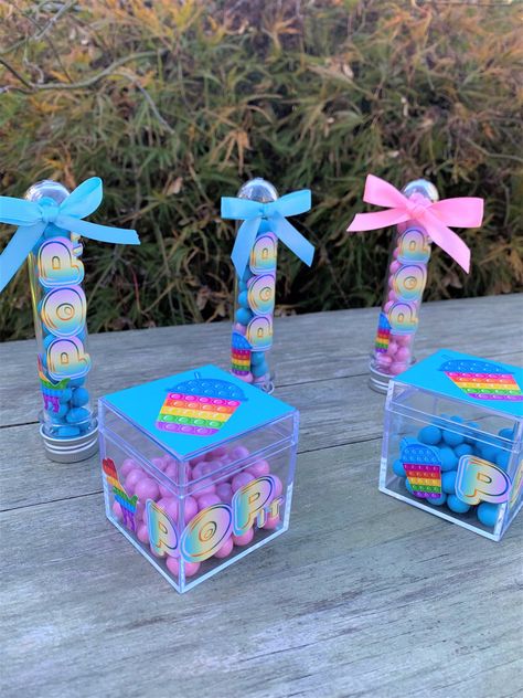 Pop It Candy, Barnyard Party Favors, Fidget Party, It Birthday Party, Pop It Party, Barnyard Birthday Decorations, Pop It Birthday, Party Favor Cups, It Party