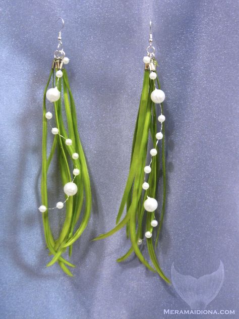 Seagrass and pearl mermaid earrings by Mermaid-Iona Mermaid Shifting, Mermaid Jewelry Diy, Sea Costume, Mermaid Costume Diy, Pearl Mermaid, Mermaid Cosplay, Mermaid Accessories, Mermaid Parade, Avatar Dr