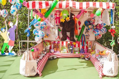 PRIZES: Booth! That's a huge booth!! Prize Stand Carnival, Carnival Prize Booth Set Up, Prize Booth Ideas, Carnival Prize Display, Carnival Prize Booth, Carnival Prizes Ideas, Carnival Game Booth, Prize Booth, Fun Carnival Games