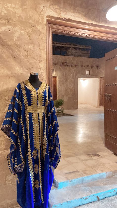 Omani Clothing, Qatar Clothes, Qatar Clothing, Iraq Clothes, Lebanese Clothing, Yemeni Clothes, Arabic Clothing, Afrocentric Fashion, Hijabi Fits