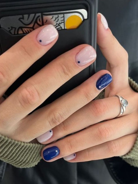 Korean dark blue nails: simple dot accent Navy Nails Design, Dark Gel Nails, Blue And White Nails, Blue Gel Nails, Dark Blue Nails, Navy Nails, Hello Nails, Matte Nails Design, Simple Gel Nails