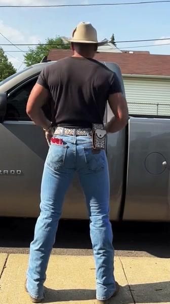 Video de Wranglerbutts (@thewranglerbutts) relacionado con «Wrangler Jeans» | TikTok Rodeo Cowboys, Scruffy Men, Hubba Hubba, Wrangler Jeans, Jeans Men, Country Boys, S Video, Blue Jean, Shirt Pattern