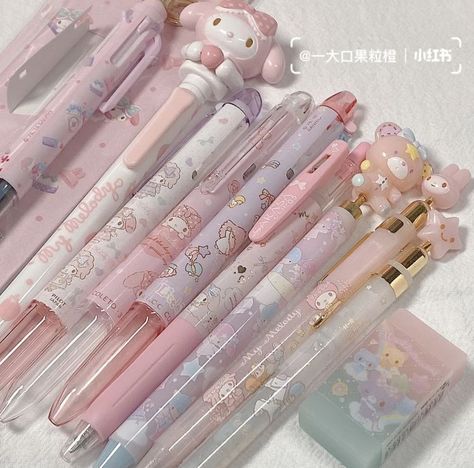 sanrio stationary💖💕 Sanrio Stationary, Art Supplies For Beginners, Best Art Supplies, Lukisan Fesyen, طفلة حديثة الولادة, Pink Academia, Cartoon Kitty, Pretty School Supplies, Stationery Obsession