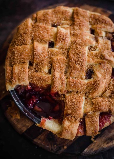 Apple Blackberry Pie, Blackberry Pie Recipe, Sour Cream Pie, Buttery Pie Crust, Blackberry Pie, Flaky Pie Crust, Fruit Filling, Vanilla Custard, Pastry Dough