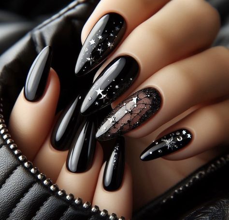 Gothic Nail Art Short, Gothic Wedding Nails, Dark Moody Nails, Gothic Short Nails, Dark Nail Designs Gothic, Simple Gothic Nails, Dark Goth Nails, Rock Concert Nails, Ongles Goth