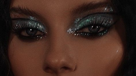 Eye Inspiration, Black Lagoon Anime, Sparkly Makeup, Girls Dress Outfits, No Eyeliner Makeup, Glitter Makeup, Editorial Makeup, Pretty Woman, Eyeliner