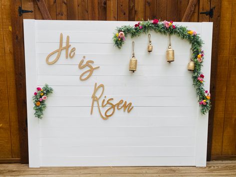 Spring Photobooth Ideas, Resurrection Sunday Backdrop, He Is Risen Photo Backdrop, Easter Photo Wall Church, Easter Stage Decor, Easter Photo Backdrop Ideas Church, He Is Risen Backdrop, Spring Church Decor, Easter Church Backdrop