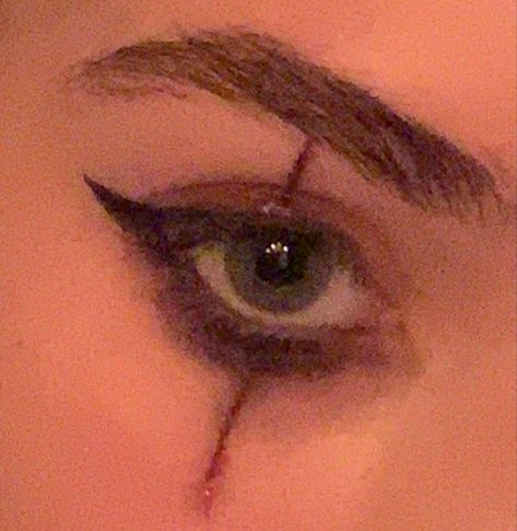 Scar Over Eye Makeup, Scar Eye Makeup, Injury Makeup, Eye Makeup Inspo, Werewolf Makeup, Fake Scar, Pirate Makeup, Scar Makeup, Eye Scar