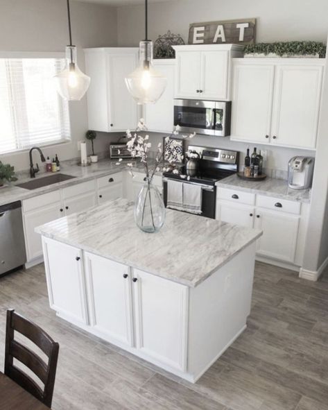 Model Dapur, Diy Kitchen Remodel, White Kitchen Design, Home Cinema, Modern Farmhouse Kitchens, Counter Tops, Kitchen Remodel Small, Kitchen Remodel Idea, Kitchen Design Small