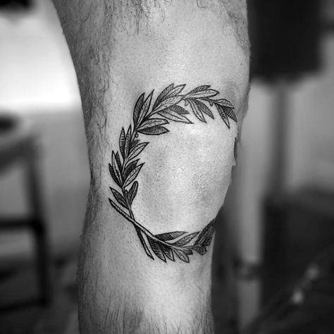 60 Leaf Tattoo Designs For Men - The Delicate Stages Of Life Laurel Tattoo, Laurel Wreath Tattoo, Blatt Tattoos, Olive Tattoo, Herren Hand Tattoos, Olive Branch Tattoo, Wreath Tattoo, Branch Tattoo, Elbow Tattoos