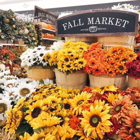 Activity Aesthetic, Farmers Market Aesthetic, Autumn Activity, Market Aesthetic, Autumn Rain, Fall Mood, Sunflower Yellow, Spooky Szn, Fall Decoration