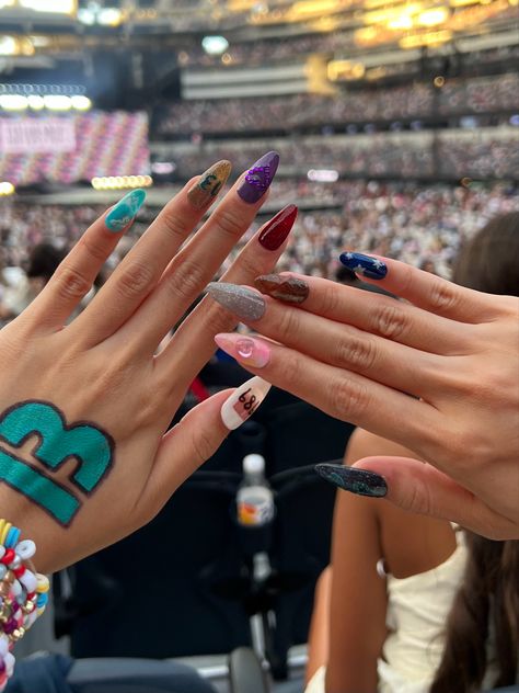 Eras Tour Nail Ideas Fearless, Taylor Swift Nail Art Eras, Nail Art Taylor Swift Eras Tour, Taylor Swift Albums Nails, Taylor Nails Eras, Taylor Swift Nails Inspired Eras Tour Lover, Taylor Swift Gel Nails, Eras Tour Manicure, Nail Ideas Taylor Swift