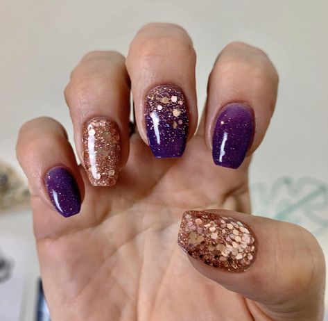 Purple And Gold Glitter Nails, Purple Dip Nail Ideas, Disney Dip Nails, Purple And Gold Nails Designs, Fall Glitter Nails, Purple And Gold Nails, Gold Gel Nails, Accent Nail Designs, Cheetah Print Nails