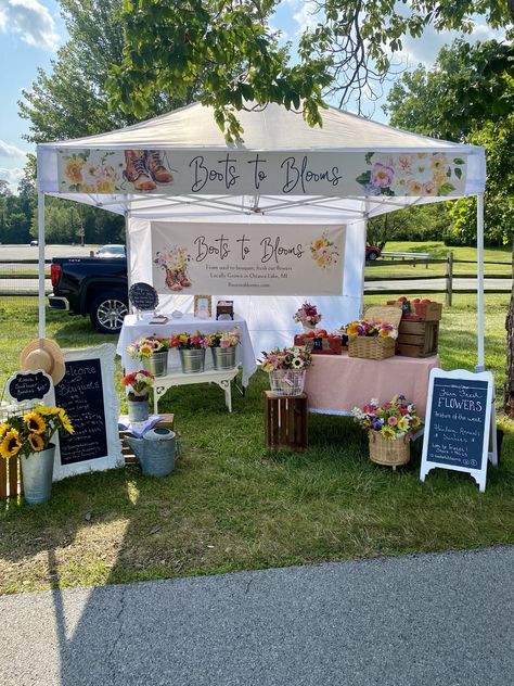 Flower Stand Farmers Market, Pop Up Flower Stand, Flower Booth Display Ideas, Farmers Market Flower Stand, Roadside Flower Stand Ideas, Farmers Market Stand Ideas, Flower Stand Ideas Farmers' Market, Farmers Market Booth Ideas, Diy Flower Stand