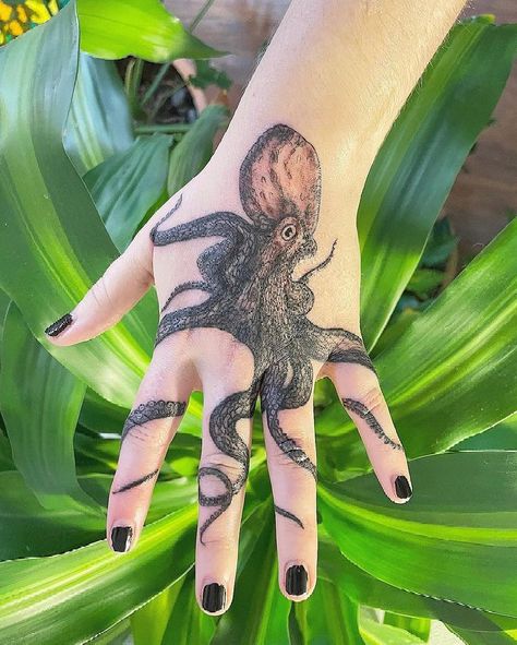 Tentacle Hand Tattoo, Octopus Tattoo Hand Design, Octopus Arm Sleeve, Tentacle Sleeve Tattoo, Hand Octopus Tattoo, Octopus Tattoo Wrapped Around Arm, Squid Hand Tattoo, Ocean Theme Hand Tattoo, Octopus Hand Tattoos For Women